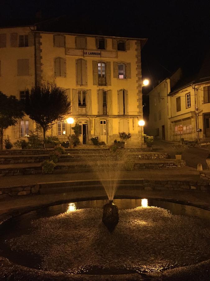 Au Detour Du Larrech Bed & Breakfast Castillon-en-Couserans Dış mekan fotoğraf