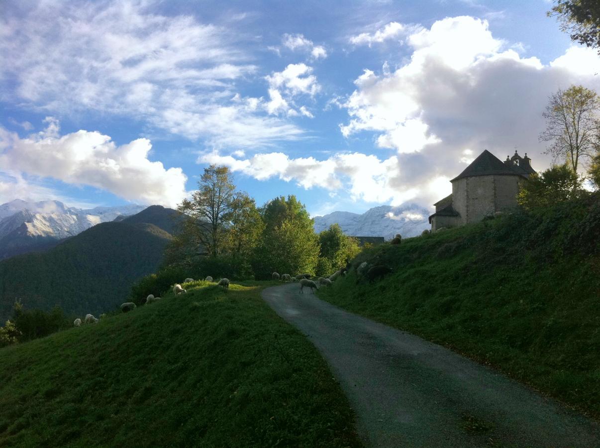 Au Detour Du Larrech Bed & Breakfast Castillon-en-Couserans Dış mekan fotoğraf